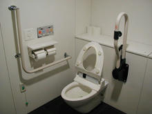 秋葉原UDX　3階多目的トイレ