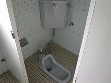 三鷹市西部図書館　1階トイレ