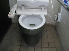 東京学芸大学（小金井キャンパス）講義棟トイレ