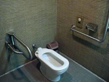 昭和記念公園　日本庭園西多目的トイレ