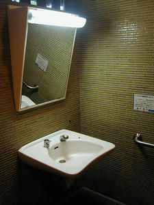 昭和記念公園　日本庭園西多目的トイレ