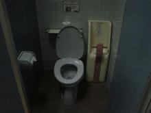 昭和記念公園　西立川口ゲート内トイレ