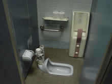 昭和記念公園　西立川口ゲート内トイレ