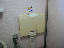 昭和記念公園　西立川口ゲート内多目的トイレ