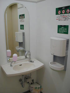 西友保谷店　3階多目的トイレ