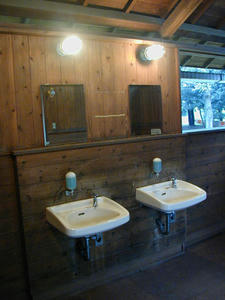 昭和記念公園　森の家トイレ