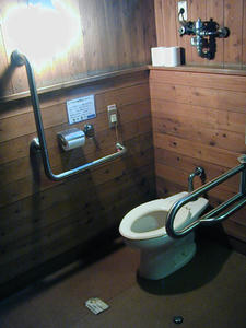 昭和記念公園　森の家多目的トイレ