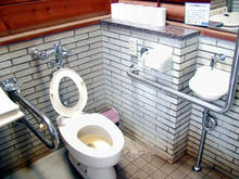 昭和記念公園　雲の海多目的トイレ