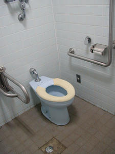 谷保天満宮多目的トイレ