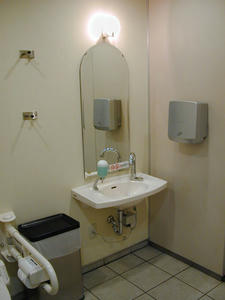 立川モディ　4階多目的トイレ