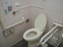 西友国立店3階多目的トイレ