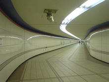 東京競馬場　地下通路