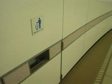 東京競馬場　地下通路