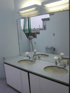 東京競馬場　馬場内遊園地西側トイレ