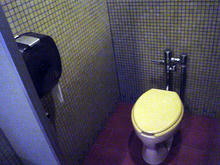 東京競馬場　馬場内遊園地西側トイレ