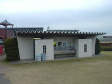 東京競馬場　馬場内遊園地東側トイレ