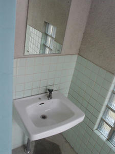 東京競馬場　馬場内遊園地東側トイレ