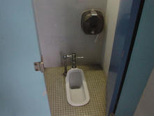 東京競馬場　馬場内遊園地東側トイレ