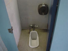 東京競馬場　馬場内遊園地東側トイレ