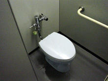 柴崎市民体育館　地下1階トイレ