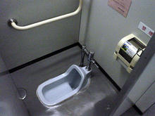 柴崎市民体育館　地下1階トイレ