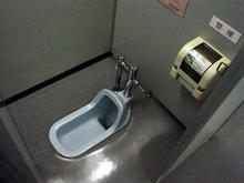 柴崎市民体育館　地下1階トイレ