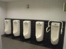 東京競馬場　東門ゲート内トイレ