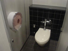 東京競馬場　東門ゲート内トイレ