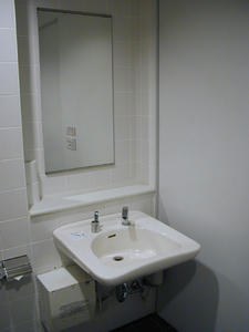 東京競馬場　東門ゲート内多目的トイレ