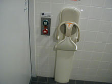 東京競馬場　東門ゲート内多目的トイレ