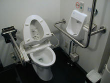 吉祥寺シアター　1階多目的トイレ
