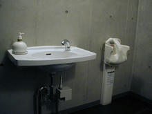 吉祥寺シアター　1階多目的トイレ