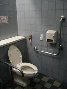 恵比寿ガーデンプレイス　公衆多目的トイレ