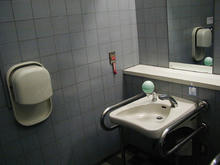 恵比寿ガーデンプレイス　公衆多目的トイレ