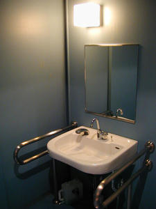 シネマTWO　2階多目的トイレ