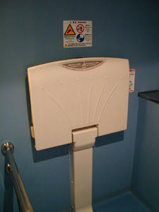 シネマTWO　2階多目的トイレ