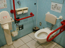 キッチンコート西調布店　2階多目的トイレ