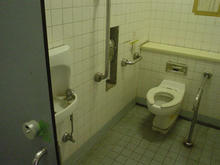 井の頭公園　公園南側テニスコート脇トイレ