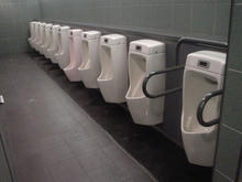 東京競馬場　3階センターコート西トイレ