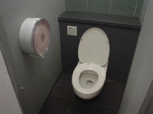 東京競馬場　3階センターコート西トイレ