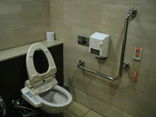 恵比寿ガーデンプレイス　グラススクエア地下1階南多目的トイレ