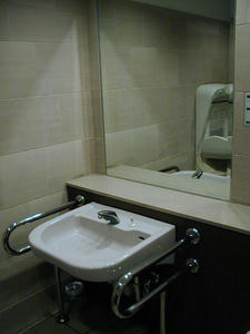 恵比寿ガーデンプレイス　グラススクエア地下1階南多目的トイレ
