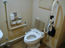 杉並公会堂　1階多目的トイレ
