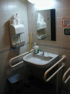 サエキ是政食品館　1階トイレ