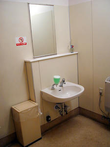 マックスバリュ田無芝久保店　1階多目的トイレ