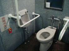 布多天神社多目的トイレ