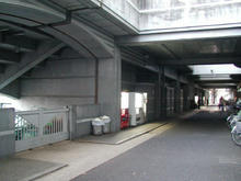 武蔵野陸上競技場　外トイレ