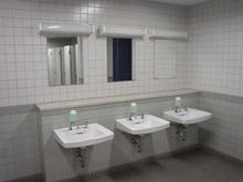 武蔵野陸上競技場　外トイレ