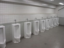 武蔵野陸上競技場　外トイレ