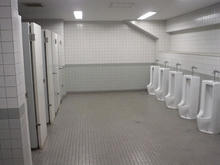 武蔵野陸上競技場　外トイレ